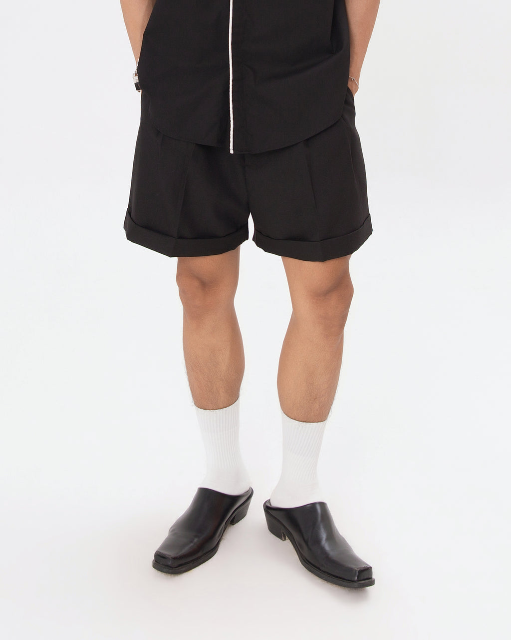 SLATE SHORTS model 3