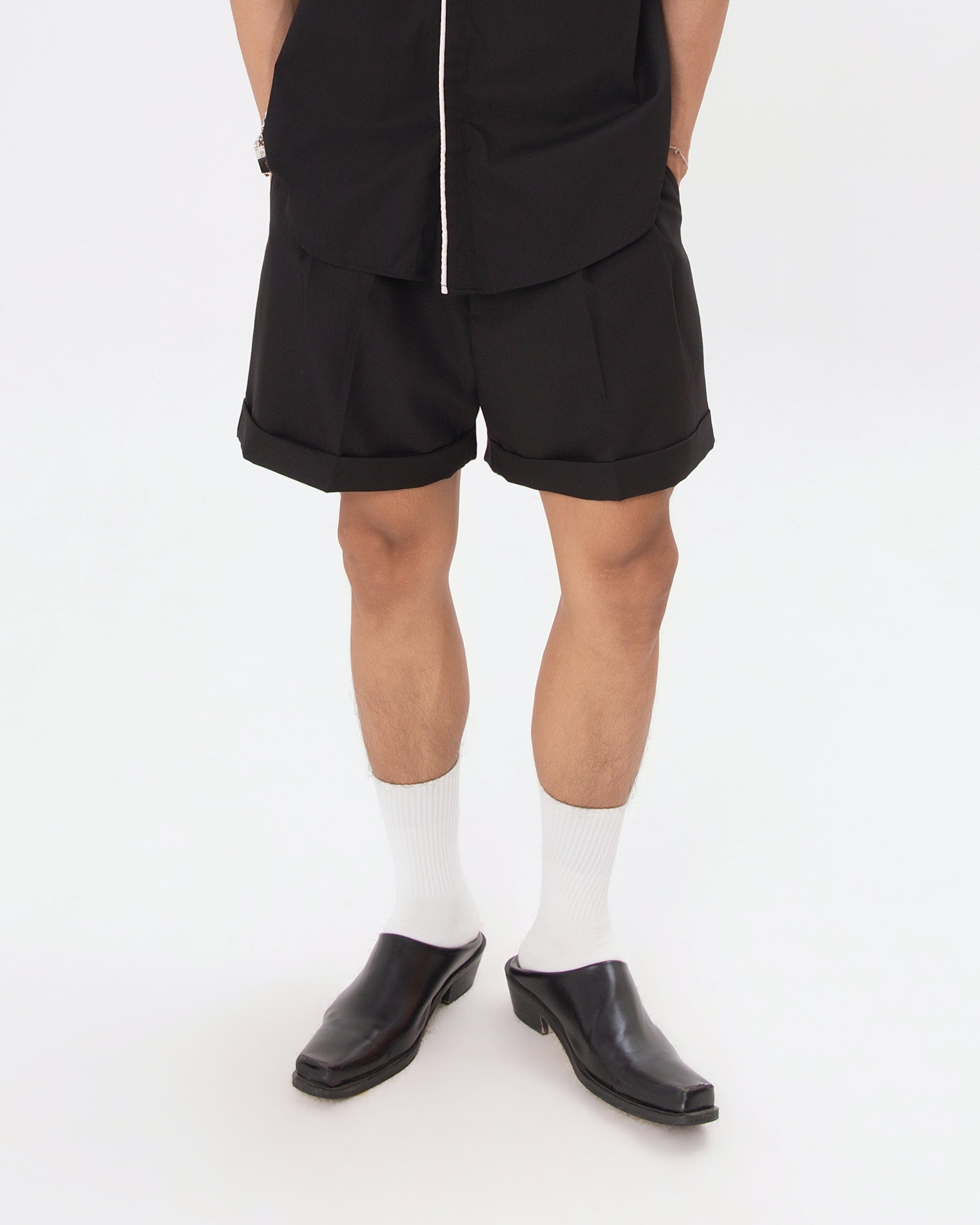 SLATE SHORTS model 3